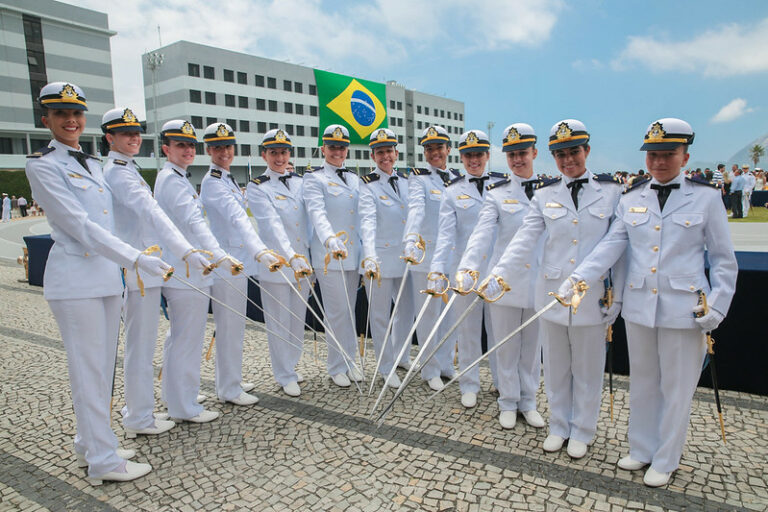 Concursos Colégio Naval e EAM abrem vagas femininas pela 1ª vez