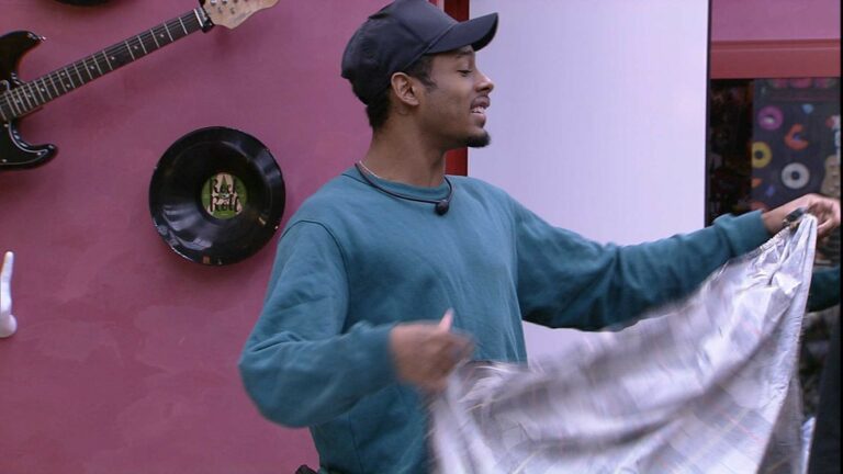 Durante faxina no BBB22, Paulo André e Arthur Aguiar trocam farpas; veja o vídeo