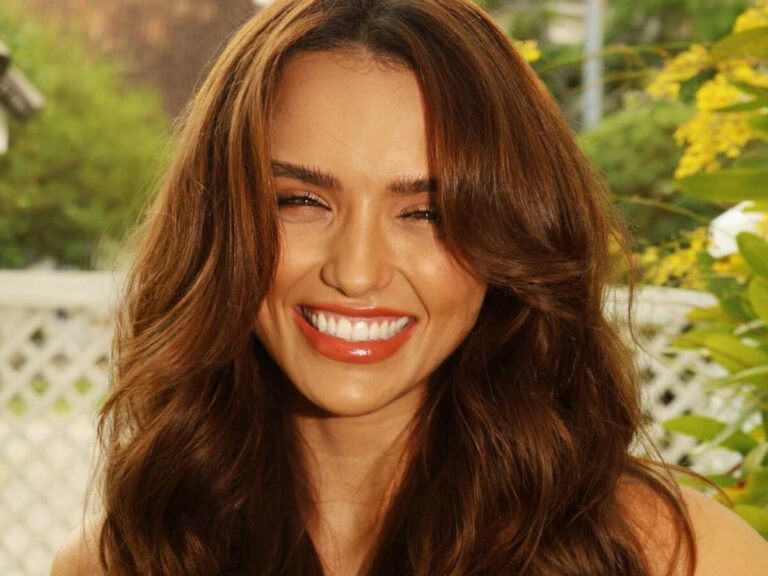 Rafa Kalimann surge de biquíni fio-dental e corpo de ‘boneca’ impressiona