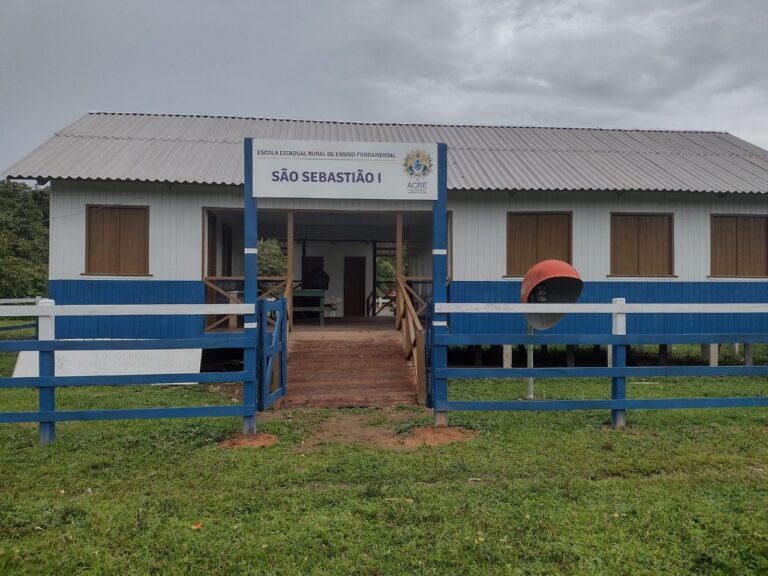 Governo do Acre revitaliza dez Escolas no rio Macauã, em Sena Madureira