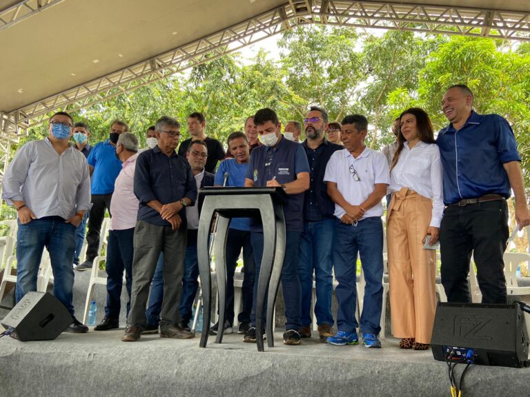 Gladson assina ordem de serviço da construção da ponte da Sibéria, em Xapuri: “Esse governo já deu certo”