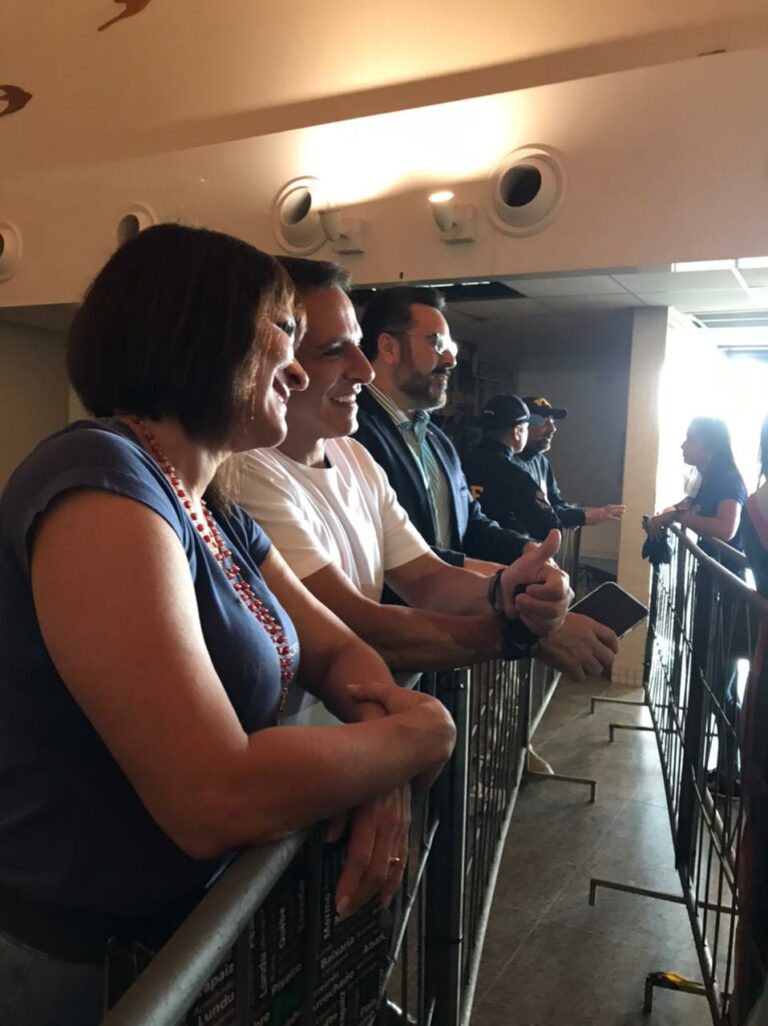 “Estamos aqui de pronto para recebê-lo”, diz Márcia Bittar, no Aeroporto de Rio Branco