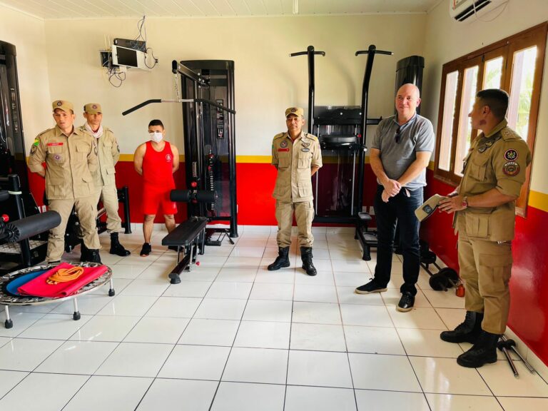 Gehlen Diniz celebra entrega de academia para Bombeiros de Sena Madureira