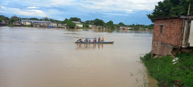 Após vazante, nível do Rio Iaco volta a subir em Sena e preocupa moradores, diz Defesa Civil
