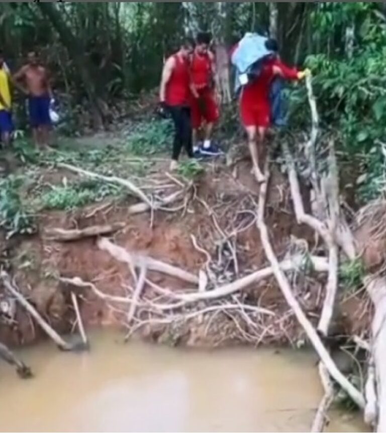 Corpo vítima de afogamento é resgatado por bombeiros no igarapé Liberdade