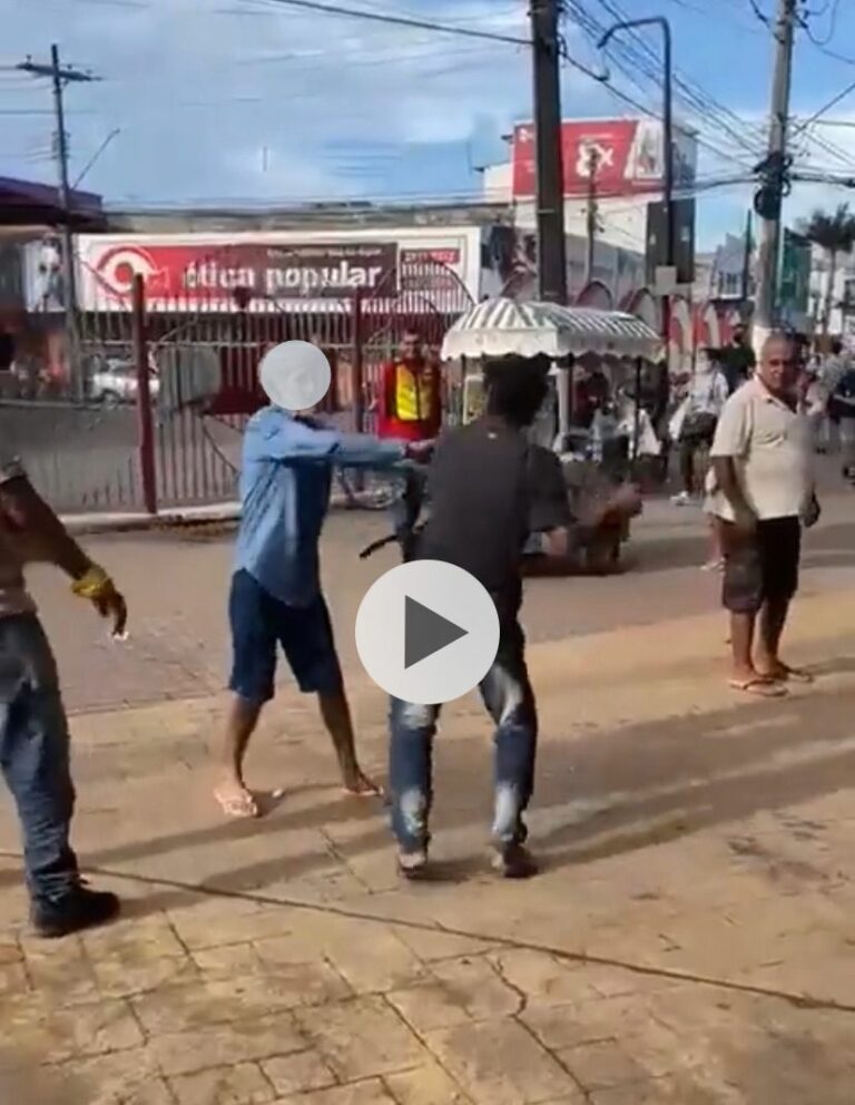 Vídeo: idosos trocam socos e tapas no calçadão do Terminal Urbano, em Rio Branco