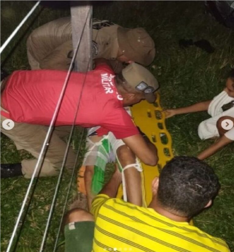 Menino de 13 anos cai de cavalo no interior do AC e bombeiros realizam resgate