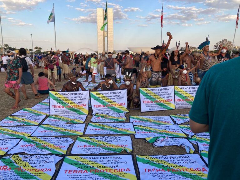 Delegação de povos indígenas do Acre viajam para Brasília para protestar contra PL 191