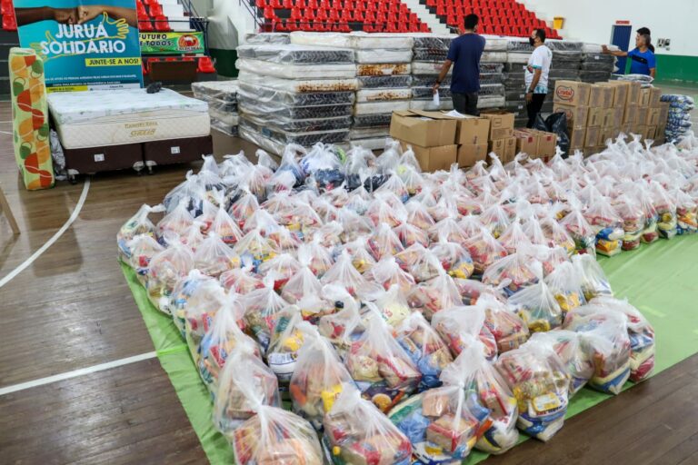 Estado presta assistência a Cruzeiro do Sul após cheia do Rio Juruá