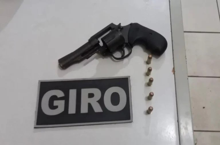 PM prende faccionados com arma que seria usada para praticar assassinatos de rivais na fronteira