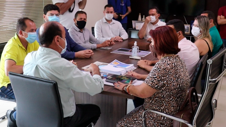 Bocalom propõe adiantar parcela aos servidores da Educação para encerrar greve