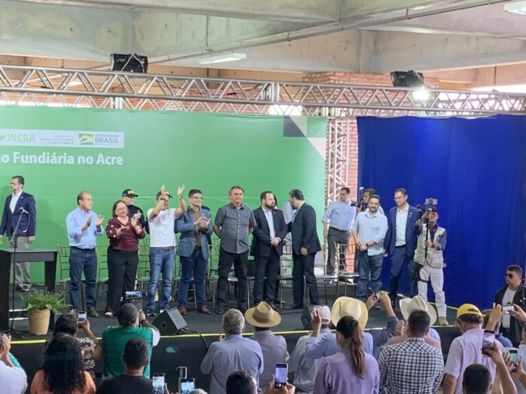 Folha de SP diz que títulos entregues por Bolsonaro no AC são irregulares; Incra se manifesta