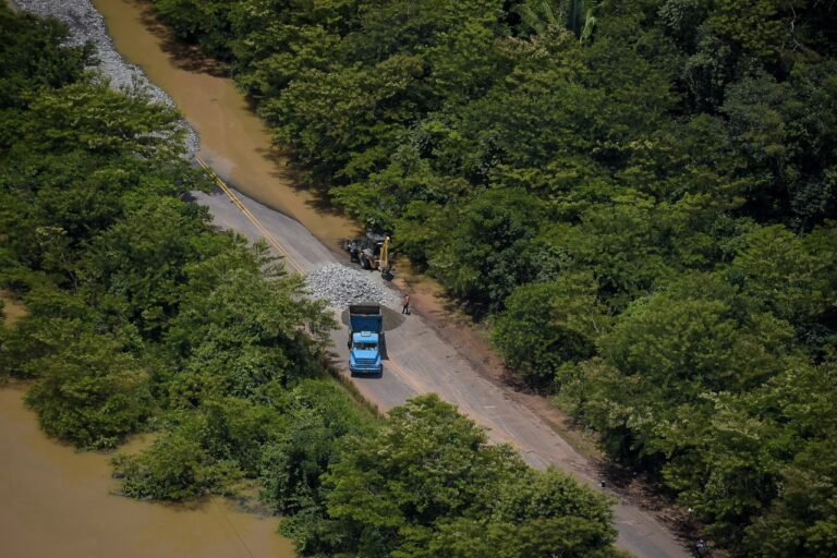 Travessia de veículos na BR-364 é liberada após Acre ficar 5 dias isolado por via terrestre