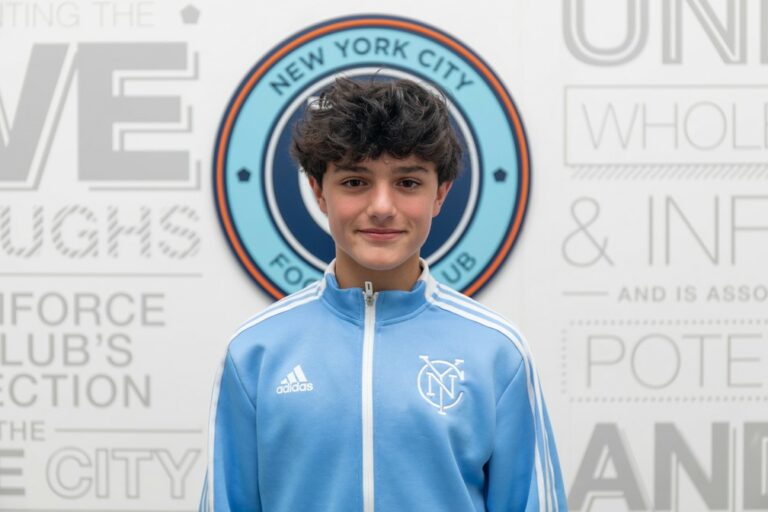 Garoto de 14 anos assina contrato e vira o jogador mais jovem da história da MLS