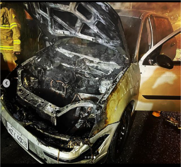 Em Rio Branco, bombeiros apagam incêndio em veículo no fim de semana; veja imagens