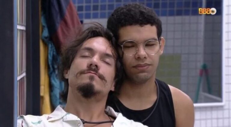 BBB22: Vinicius perde a vergonha e pede para dormir com Eliezer