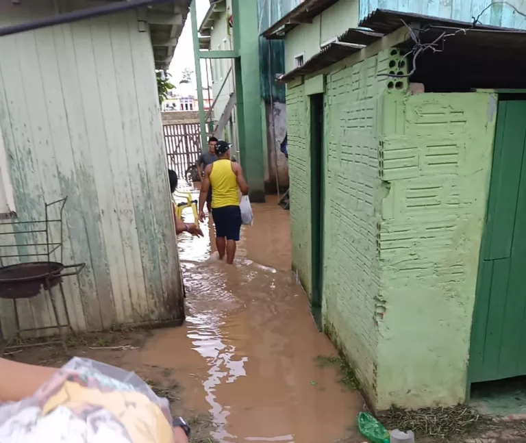 Com subida rápida, Rio Acre atinge 14,20 metros e já desabriga 11 famílias