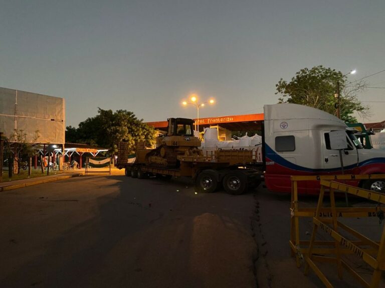 Manifestantes bolivianos fecham a fronteira com o Brasil em MS para o trânsito de veículos