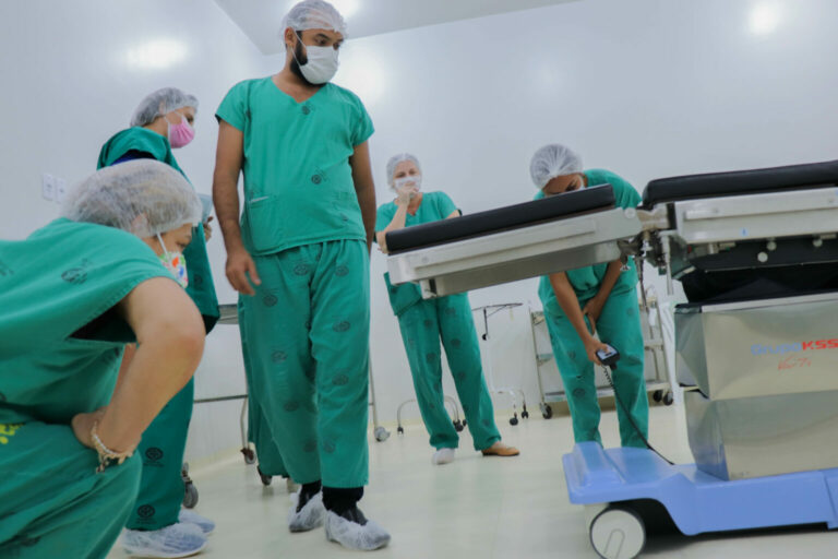 Governo instala novos equipamentos em salas cirúrgicas e se organiza para mutirões