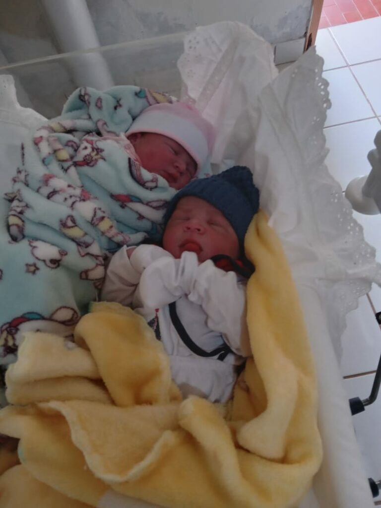 Felicidade em dose dupla: moradora do rio Caeté dá à luz a gêmeos no Hospital de Sena