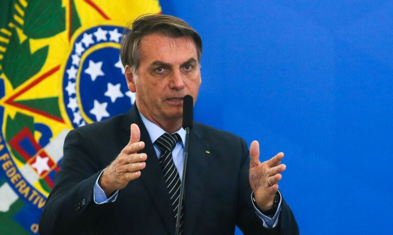 Bolsonaro critica o aborto previsto em lei de menina de 11 anos que engravidou após estupro