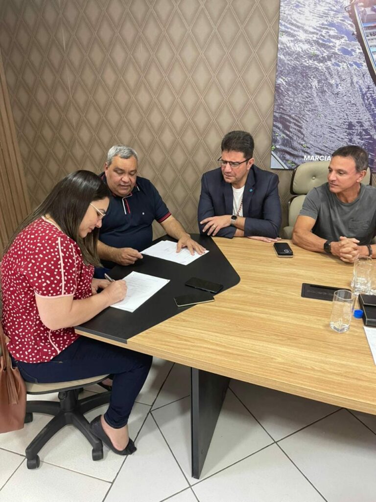 Ao lado de Gladson, Mazinho e Meire assinam desfiliação do MDB e anunciam nome para Aleac