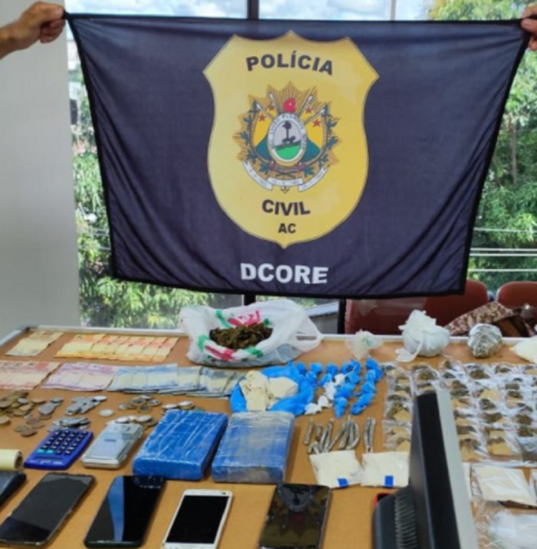 Em Rio Branco, Polícia Civil prende três em flagrante, apreende droga e fecha boca de fumo no bairro Vitória