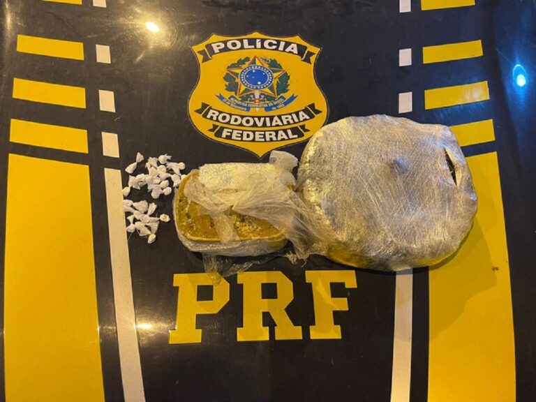Em Rio Branco, Polícia Rodoviária Federal apreende drogas em ônibus na BR-364