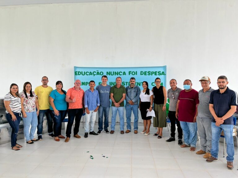 Em Acrelândia, Roberto Duarte participa de entrega de equipamentos escolares