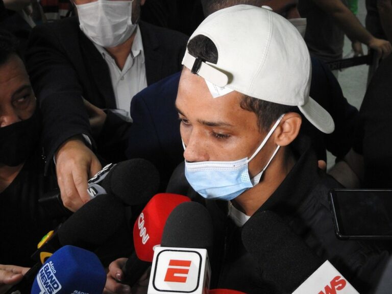 Jogadores brasileiros que atuam na Ucrânia desembarcam no Brasil após fuga da guerra: “Alívio”