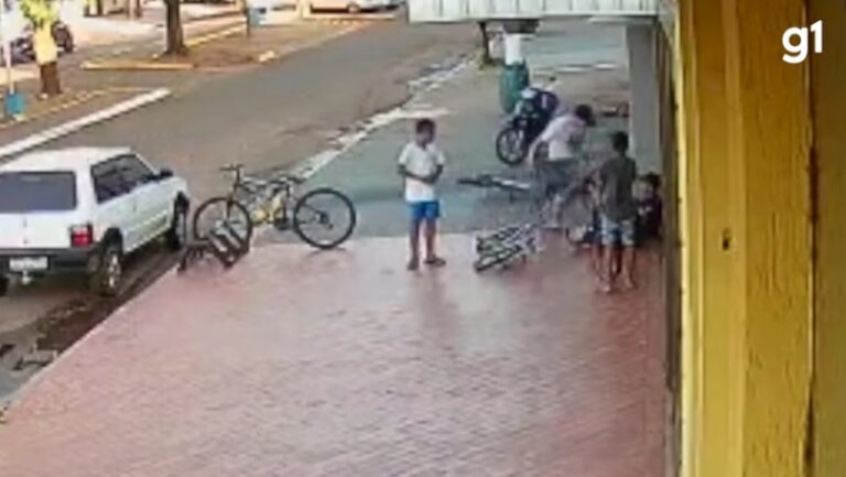 Homem confunde ‘brincadeira’ com ofensa e espanca menino de 9 anos; veja vídeo