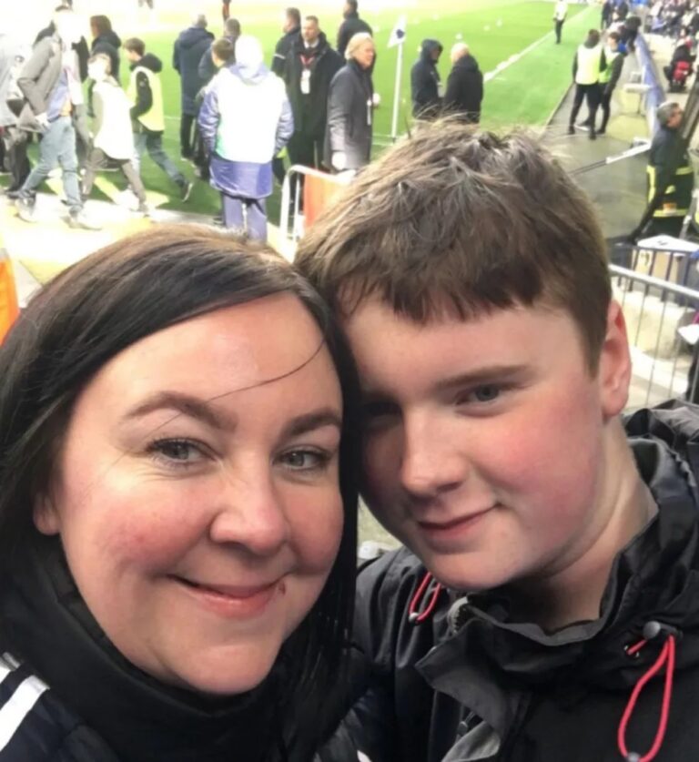 Jovem torcedor do Everton recusa convite de Cristiano Ronaldo para conhecer Old Trafford