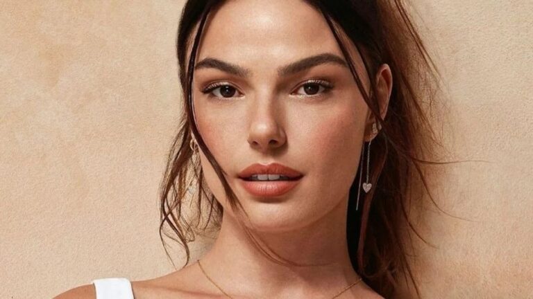 Isis Valverde é barrada em restaurante nos EUA por usar calça rasgada