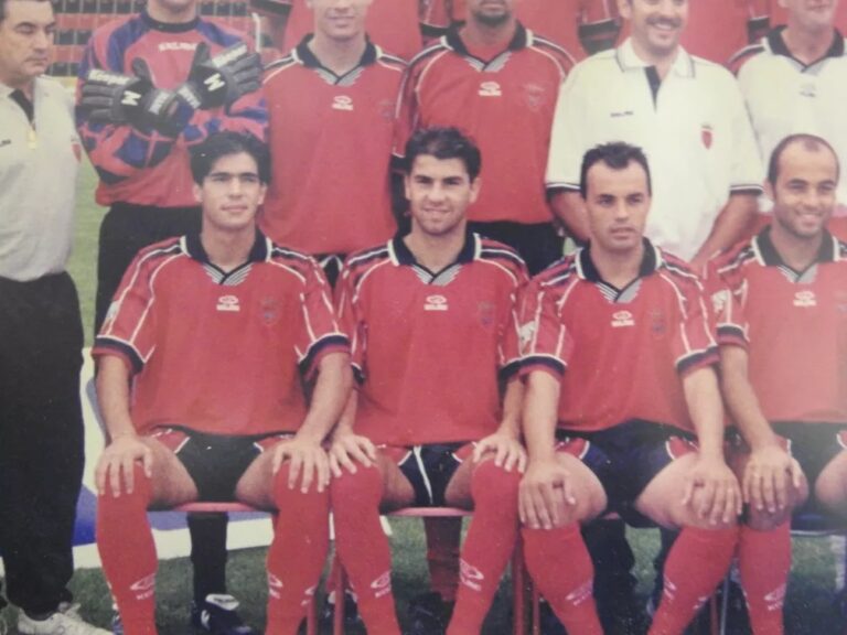 Abel começou carreira na rua ao lado de casa em Penafiel e fez cidade virar palmeirense