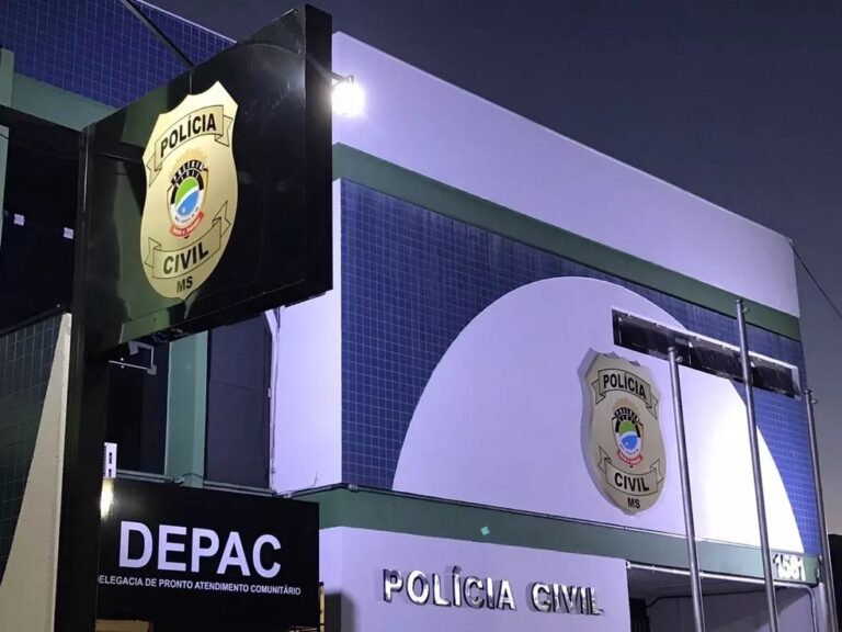 Jovem é esfaqueado em assalto, descobre endereço de suspeito e mãe obriga o filho a devolver celular