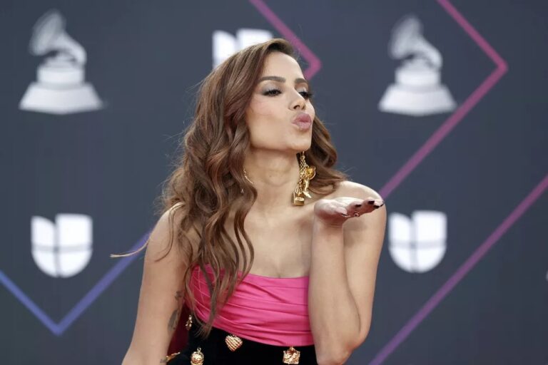 Anitta causa polêmica ao falar que quer levar energia de ‘diversão e sexo’ do Brasil para o exterior