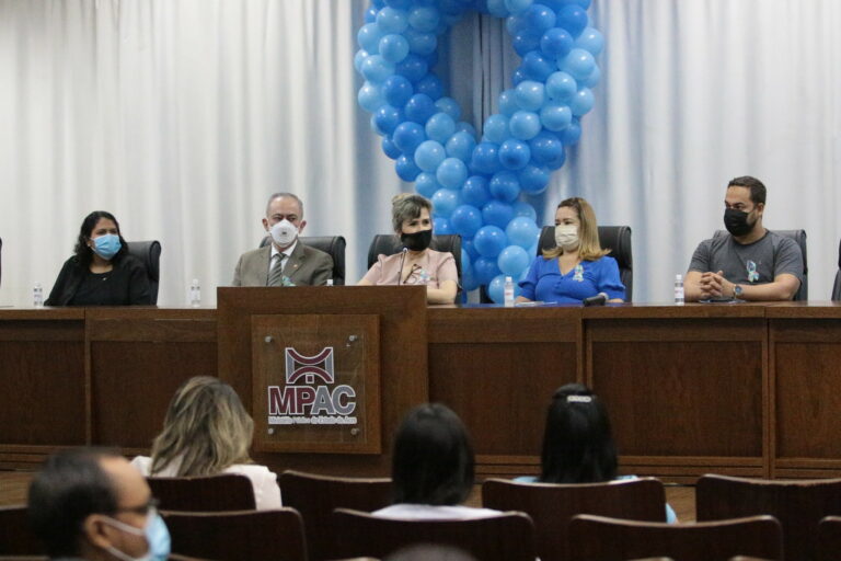 Abril Azul: MPAC discute efetivação dos direitos das pessoas autistas