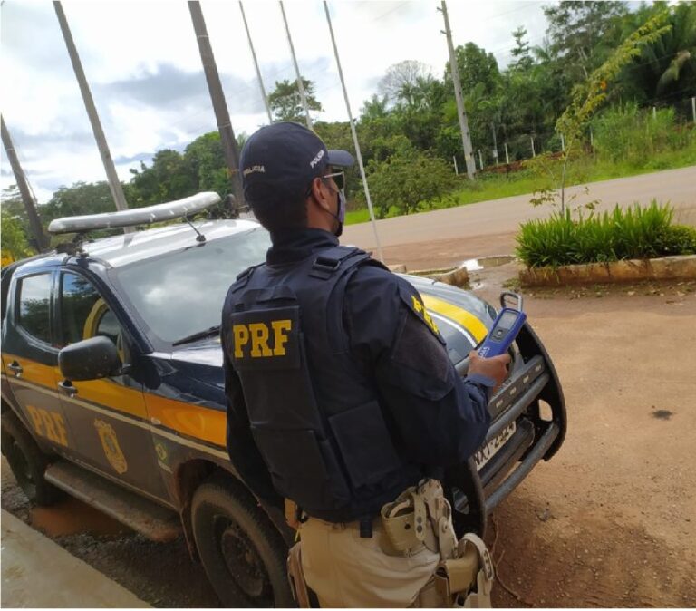 Homens são presos pela PRF por dirigirem embriagados no interior do AC