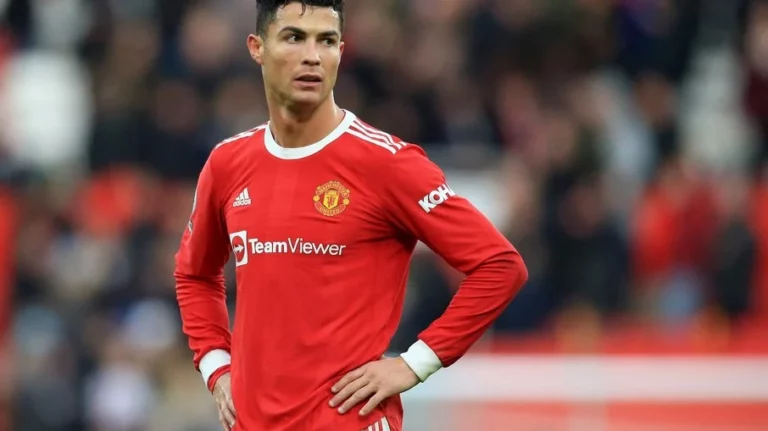 Apesar do desejo de sair, CR7 terá de se reapresentar ao Manchester United, diz jornal