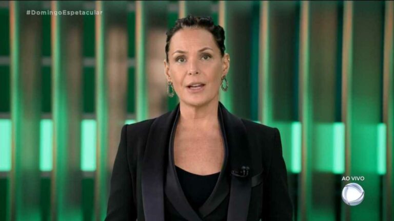 Carolina Ferraz é arrancada do Domingo Espetacular, dá adeus a Record e desabafa: “Mudanças”