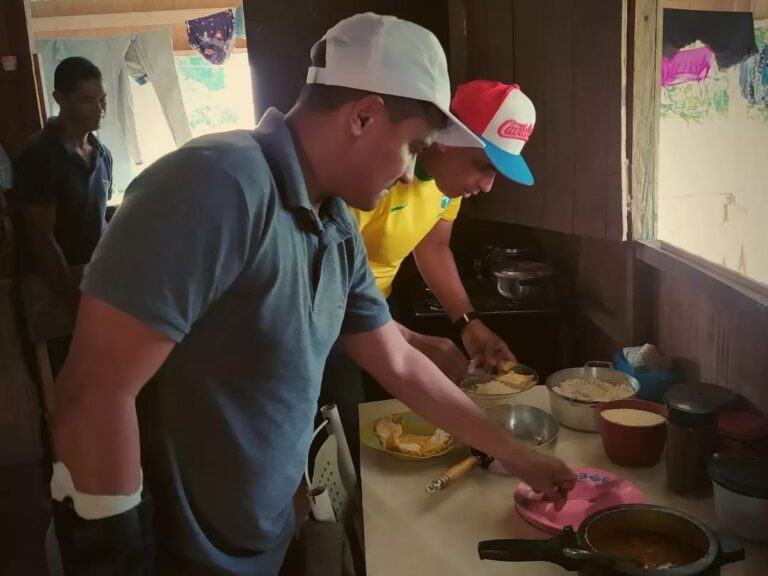 Vereador Elvis Dani visita ribeirinhos e anuncia a realização da Copa de Futebol do Caeté