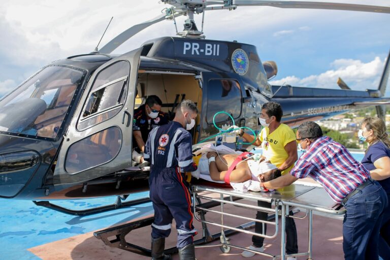 Helicóptero do governo socorre vítimas de AVC e acidente no interior do Acre