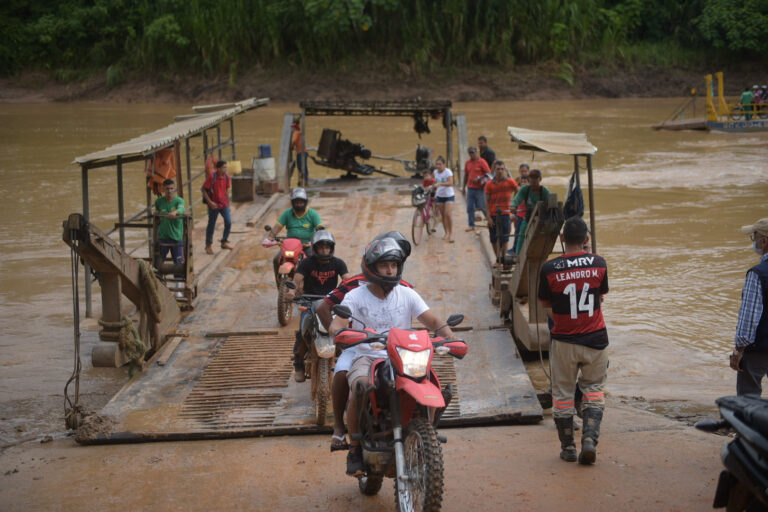 Gladson declara utilidade pública de imóveis em Xapuri para construção de ponte da Sibéria