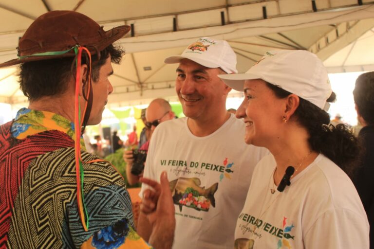 Jesus Sérgio participa da abertura da Feira do Peixe em Tarauacá
