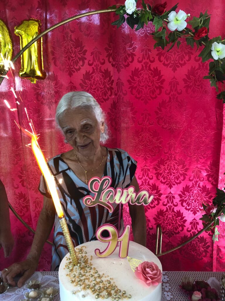 Dona de uma história admirada pelos moradores de Sena, morre aos 91 anos dona Laura Damasceno