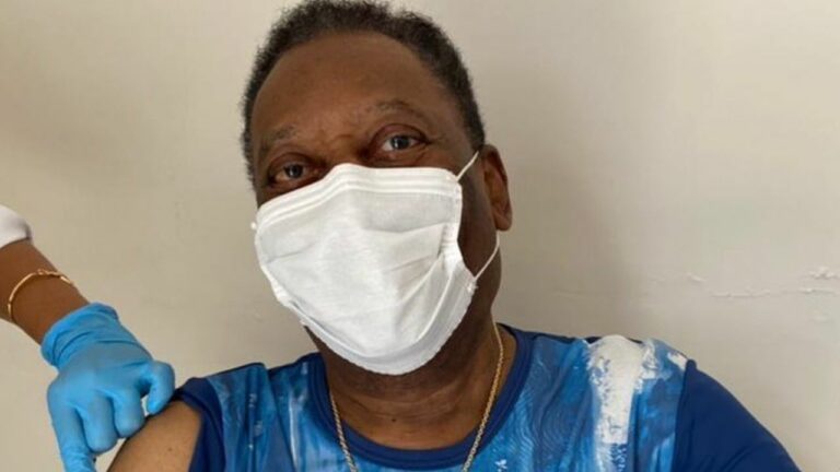 Pelé é internado e hospital divulga boletim médico às pressas com anúncio oficial