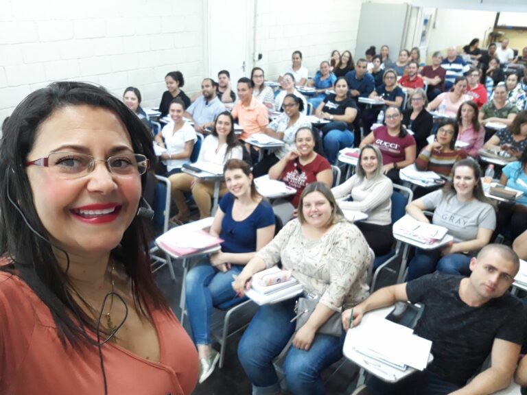 Amor à educação e solidariedade marcam trajetória de professora baiana