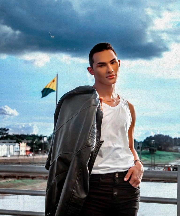 Acreano pede votos para entrar em reality apresentado por Nicole Bahls e David Brasil