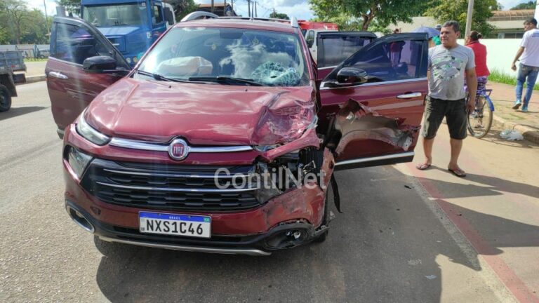 Policial perde controle do carro e se envolve em grave acidente com veículo do Governo, em Rio Branco