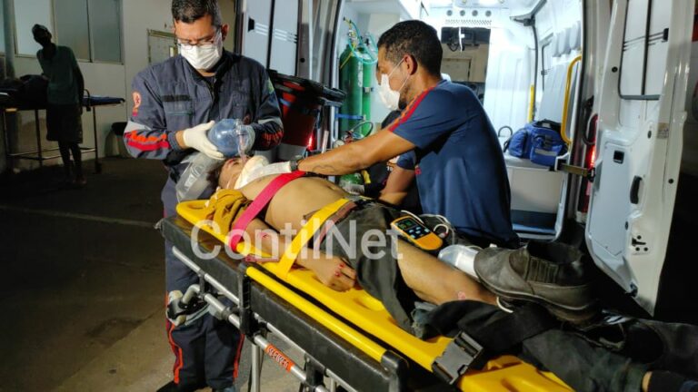 Jovem é entubado após colisão entre caminhonete e bicicleta na Avenida Amadeu Barbosa